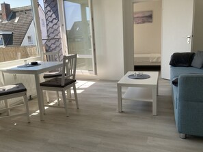 Dining - Kampland 29 - G.m.kube - Ferienwohnung für Max. 2 Personen mit Balkon in Strandnähe (Dahme)