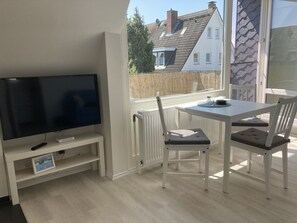 Dining - Kampland 29 - G.m.kube - Ferienwohnung für Max. 2 Personen mit Balkon in Strandnähe (Dahme)