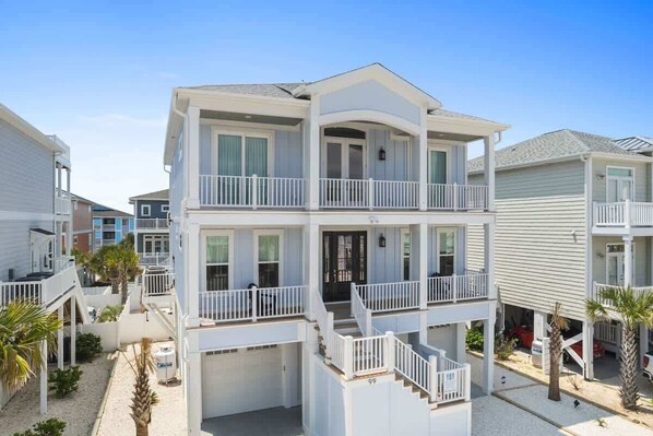 Exterior - Blue Heaven by Brunswick Vacation Rentals: Home with Heated pool & Beach Club (Ocean Isle Beach)