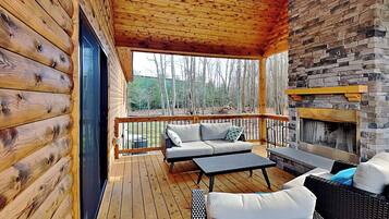 House (5 Bedrooms) | Property amenity