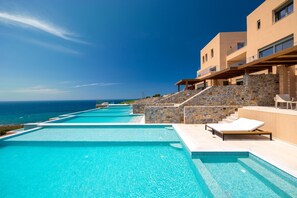 Seasonal outdoor pool - Dedalos Touch Boutique Hotel (Rethymno)