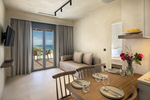 Deluxe Apartment | In-room safe, individually furnished, desk, blackout drapes
