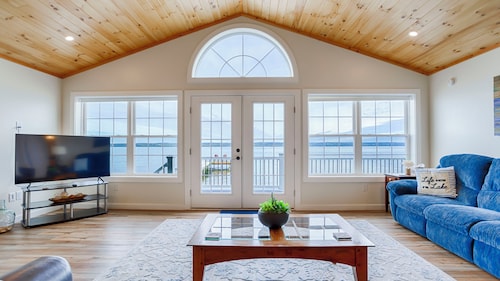 Olver Farm Cottage - Newly built cottage only feet from the shores of Cayuga Lake!