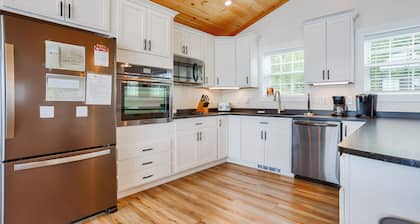 Olver Farm Cottage - Newly built cottage only feet from the shores of Cayuga Lake!