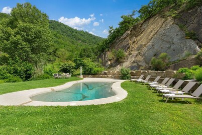 Wonderful private villa for 18 people with private pool, A/C, WIFI, TV, patio and panoramic view