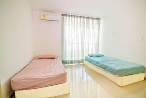 2 dormitorios, caja fuerte, wifi gratis y ropa de cama