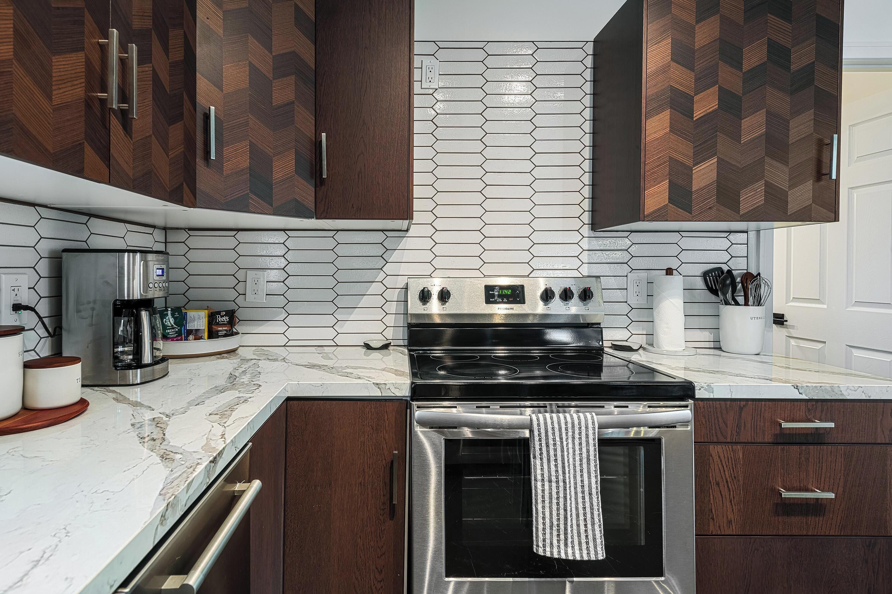 Luxury Cottage | Private kitchen | Microwave, coffee/tea maker