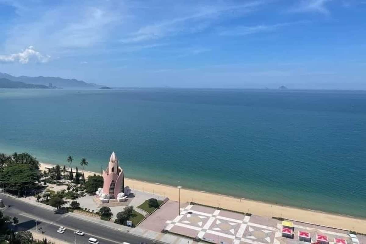 Executive Studio, Beach View