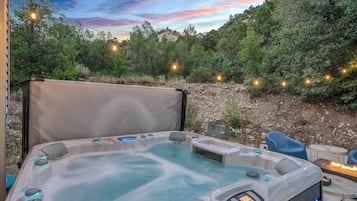 Bañera de hidromasaje al aire libre