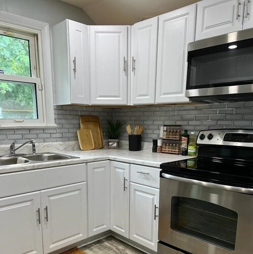 Tranquil Haven: Modern Retreat in Newark