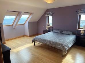 5 bedrooms, desk, travel cot, free WiFi