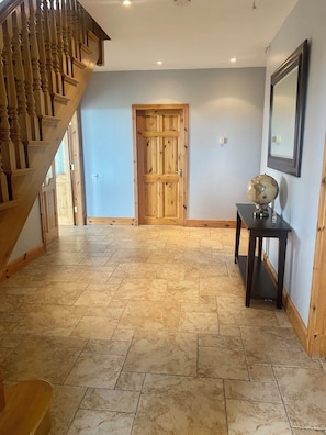 Interior - (Family and pet friendly), Inishmore, Aran Islands, Large spacious property! (Creig a'Chéirin)