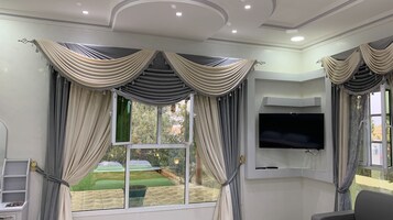 华丽双人房 | 迷你吧、办公桌、笔记本电脑工作区、遮光窗帘