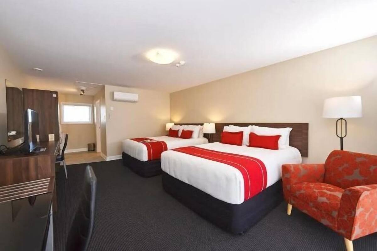 2 bedrooms, Egyptian cotton sheets, premium bedding, down duvets