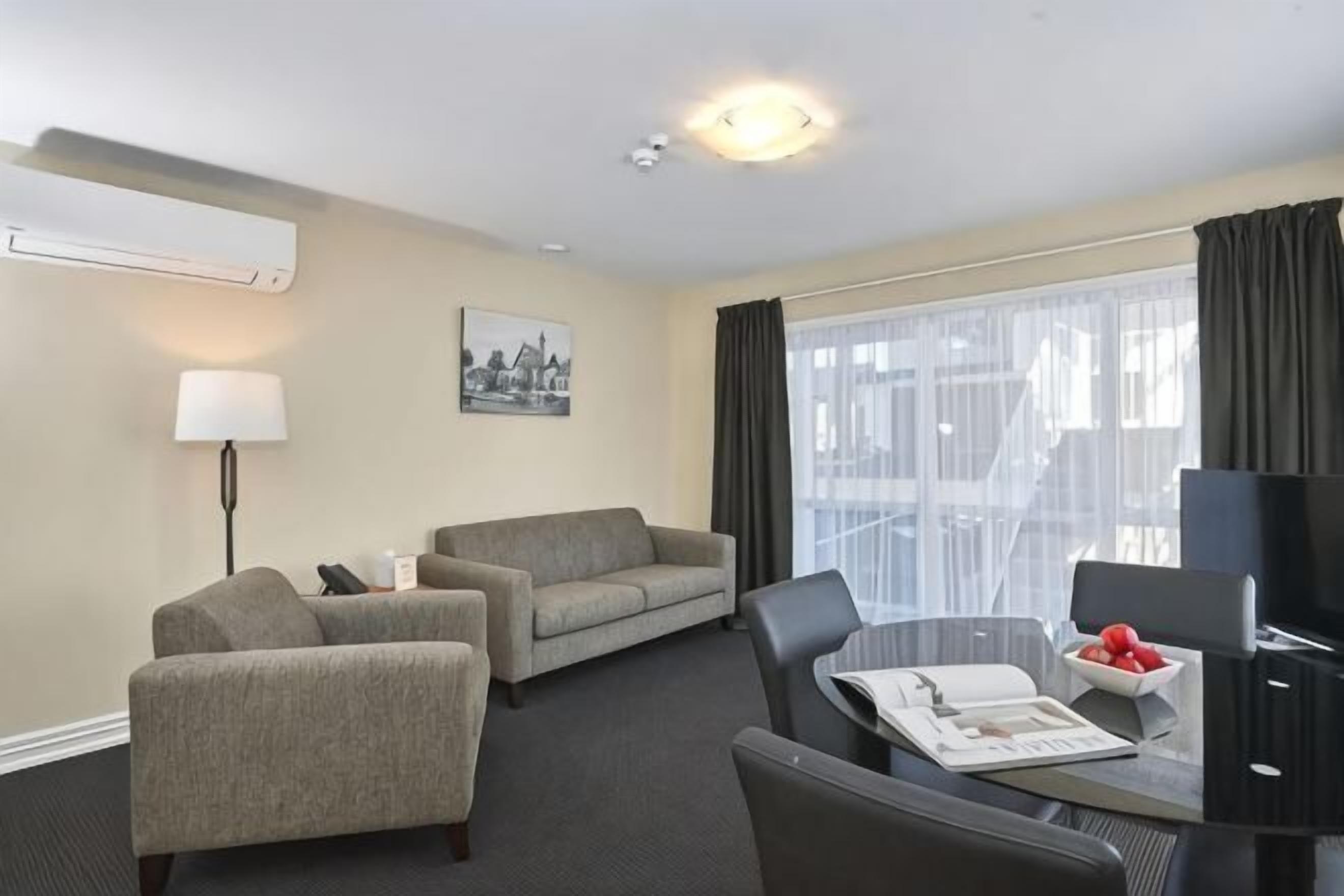 Living area | 42-cm Smart TV with satellite channels, TV, iPod dock
