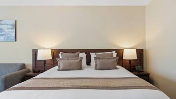 Executive Double Room, 1 King Bed, Pool View, Mezzanine