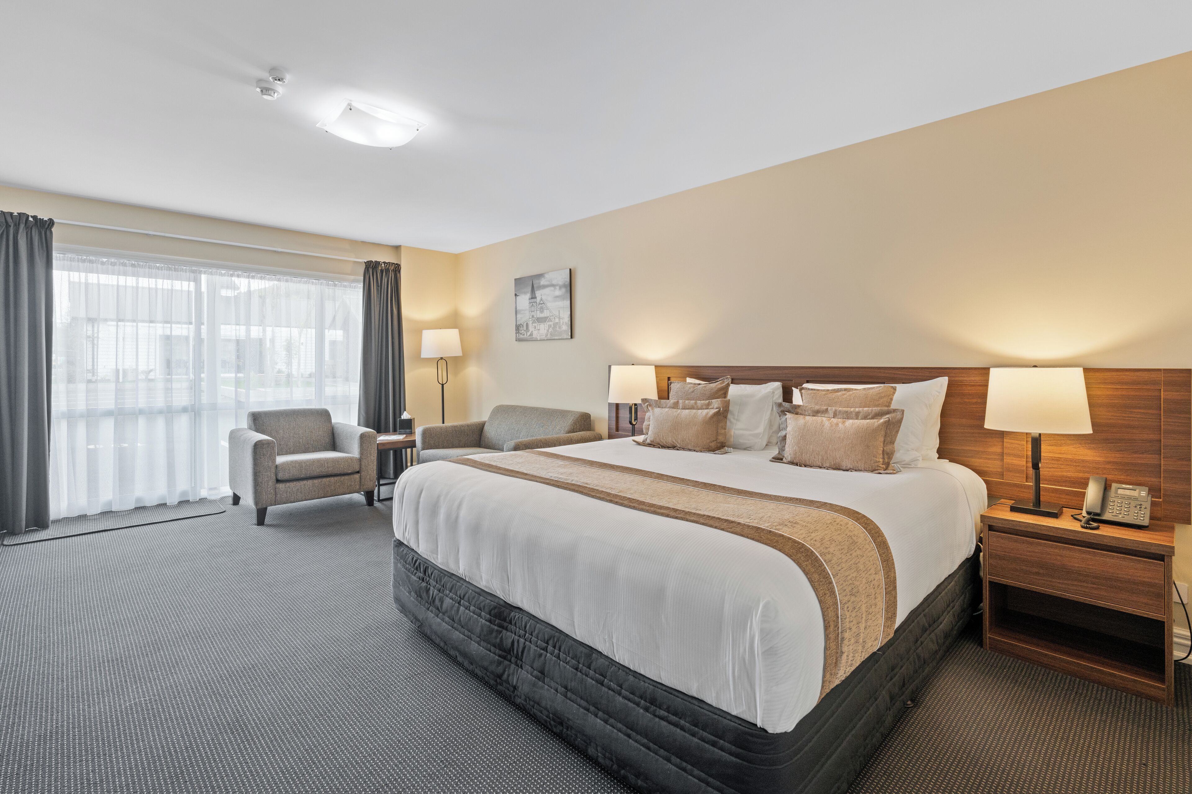 Dobbeltrom – executive, 1 kingsize-seng, bassengutsikt, mellometasje | Sengetøy i egyptisk bomull, sengetøy av topp kvalitet og dundyner