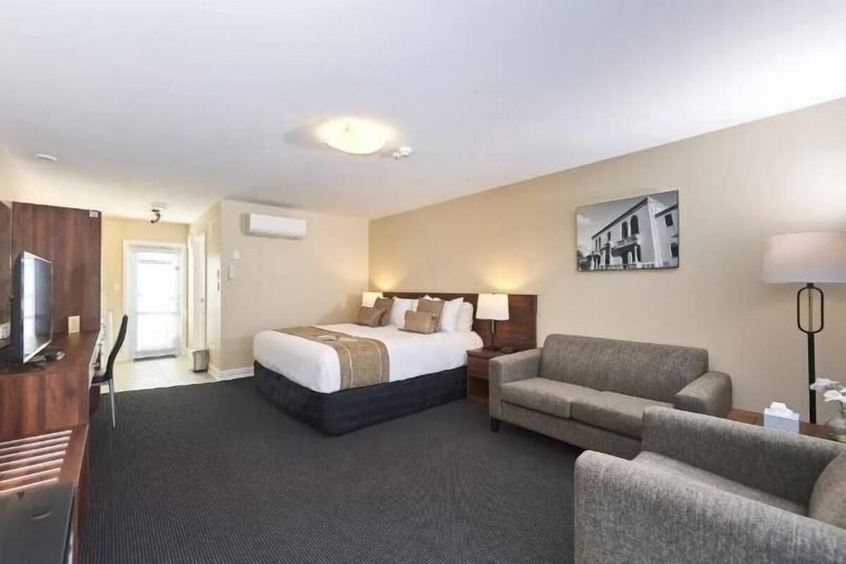 2 bedrooms, Egyptian cotton sheets, premium bedding, down duvets