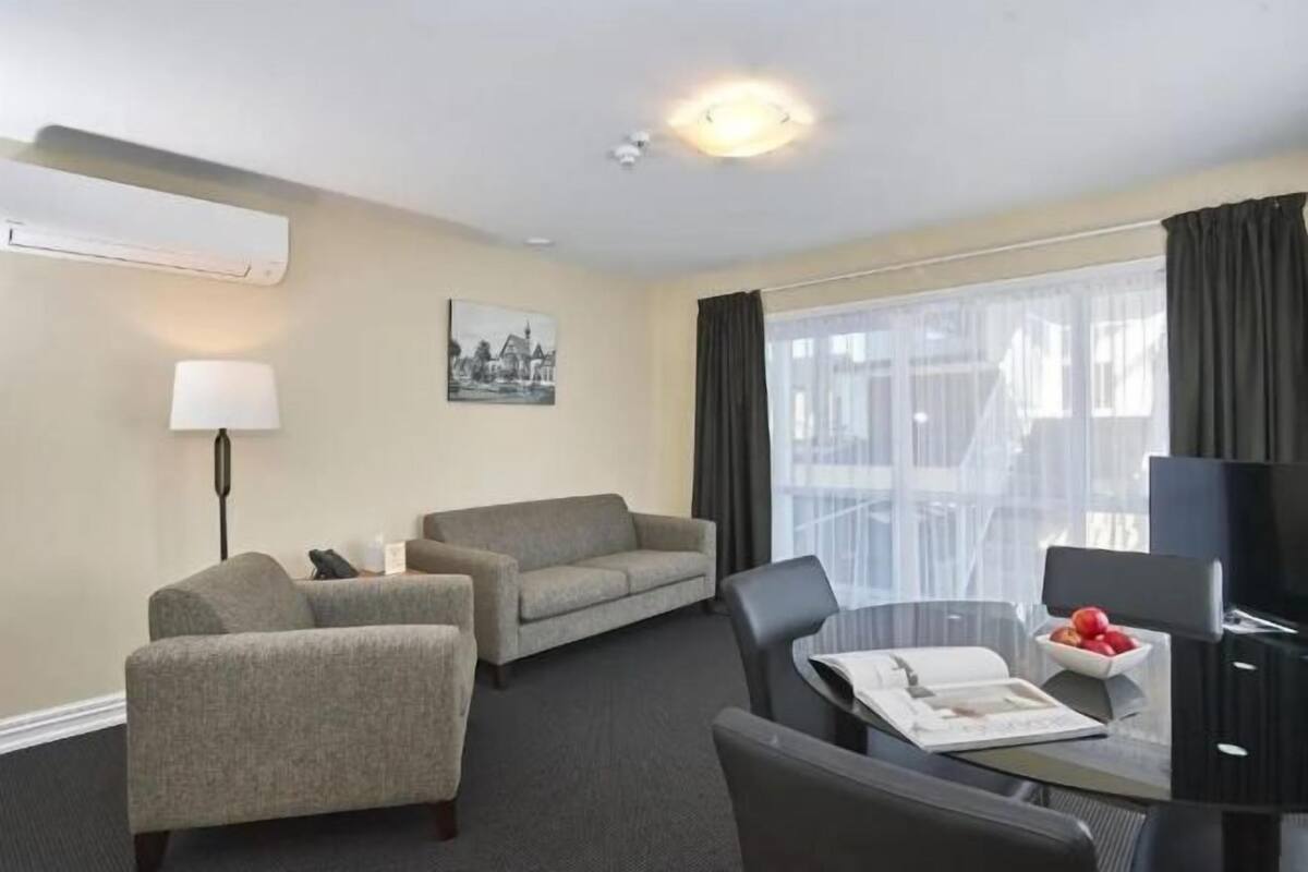 Living area | 42-cm Smart TV with satellite channels, TV, iPod dock