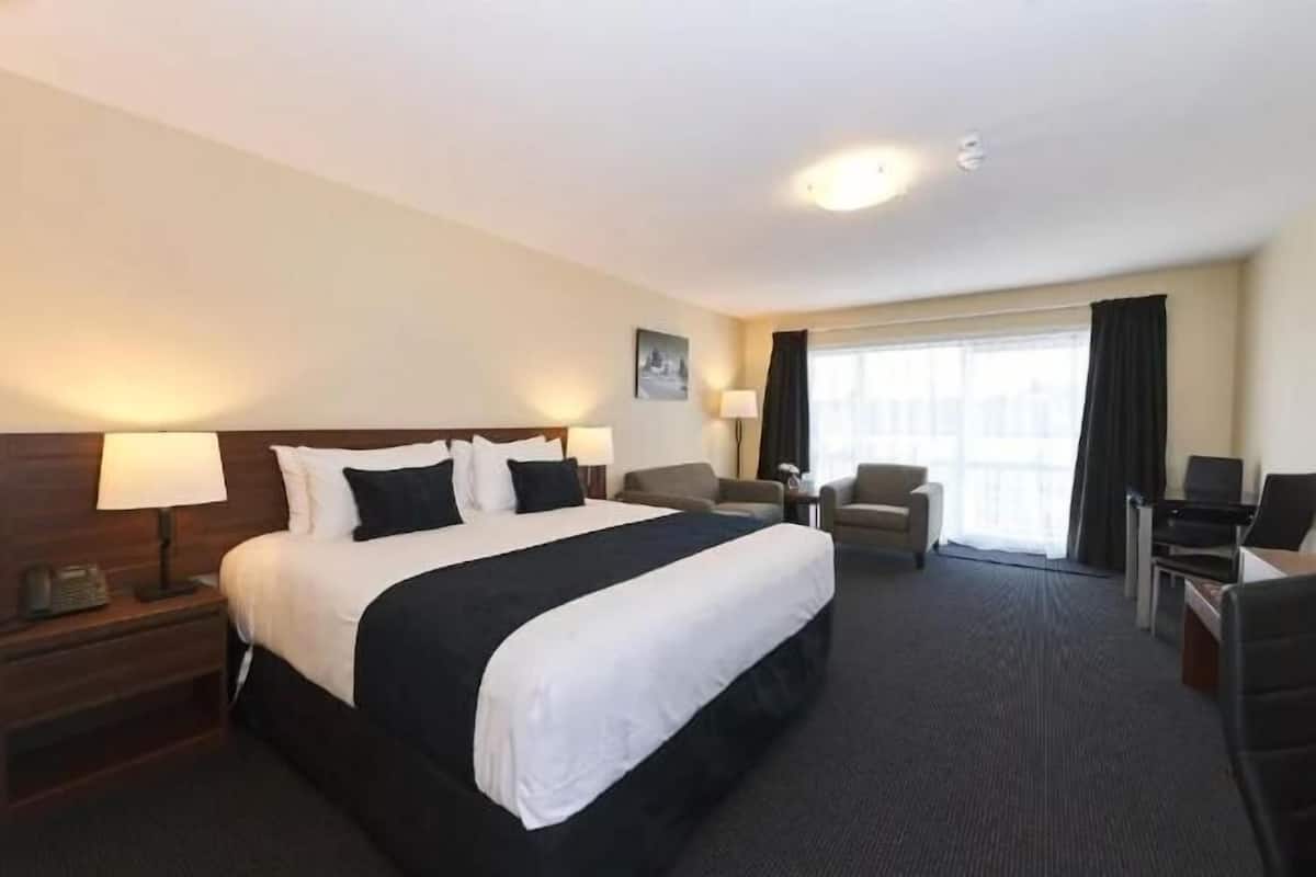 2 bedrooms, Egyptian cotton sheets, premium bedding, down duvets