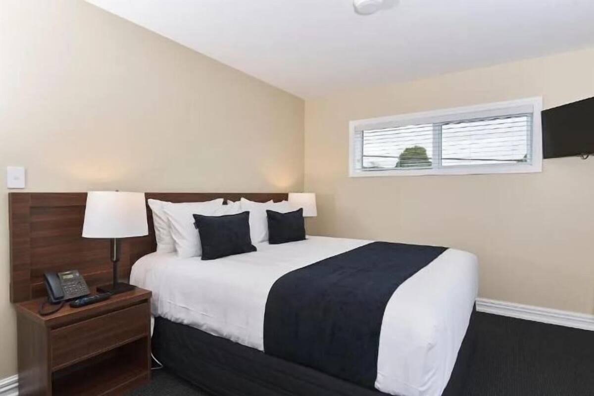 2 bedrooms, Egyptian cotton sheets, premium bedding, down duvets