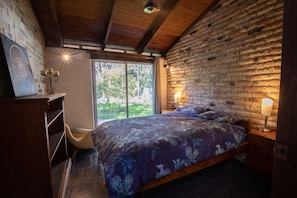 4 bedrooms, desk, iron/ironing board, free WiFi