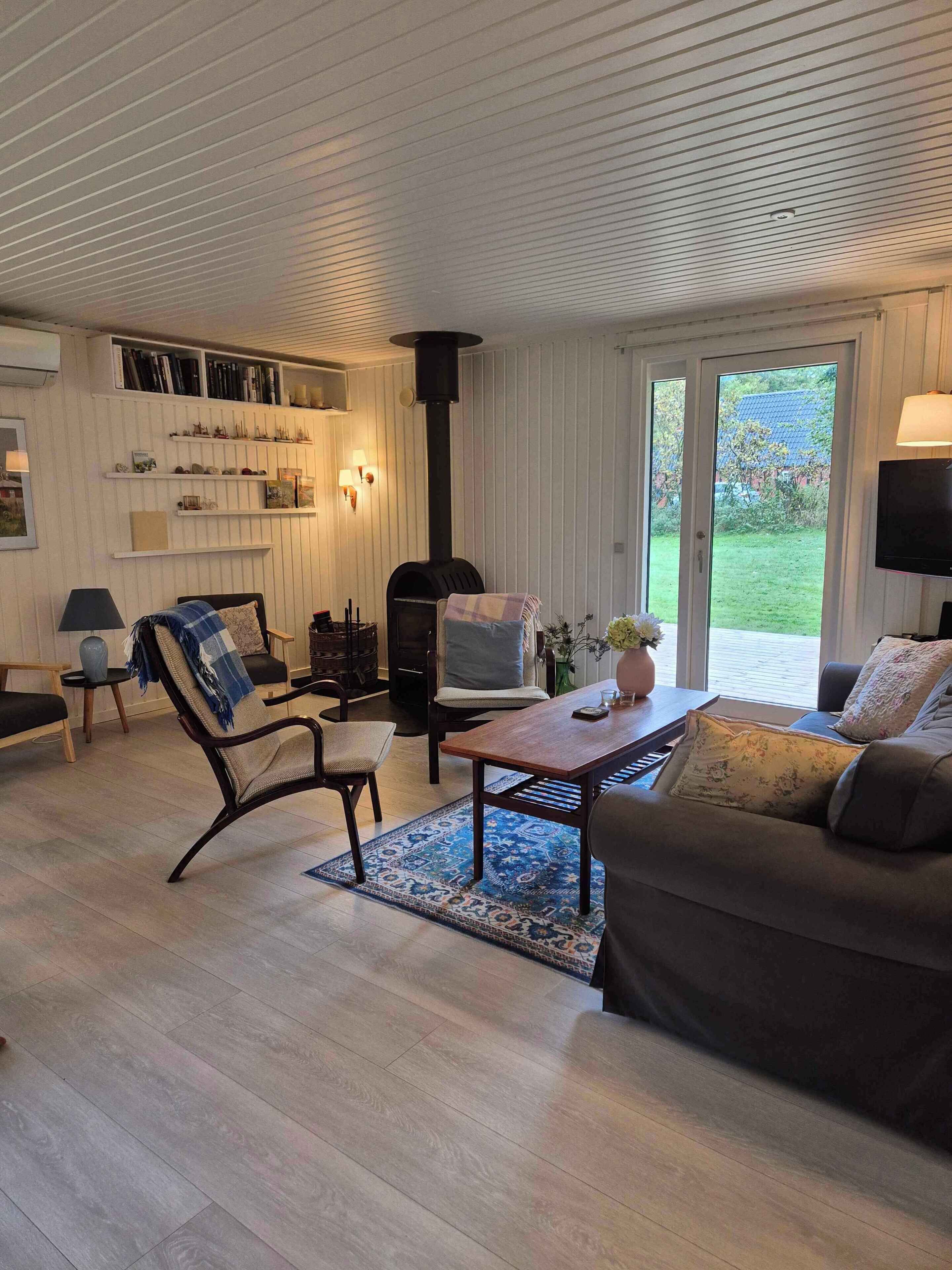 Pejs, dvd-afspiller, stereoanlæg