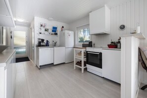 Jääkaappi, uuni, liesi, astianpesukone