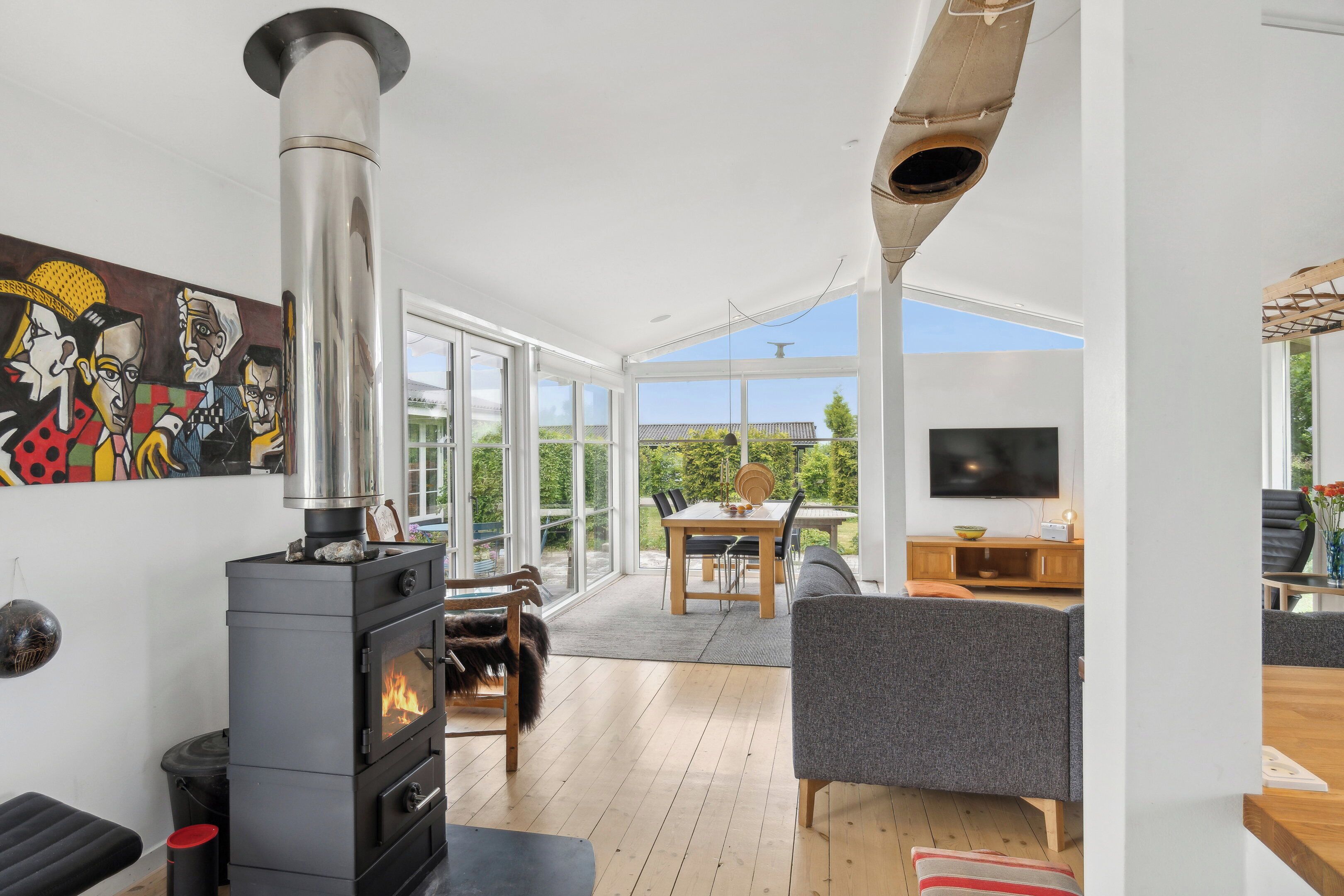 TV, fireplace, stereo