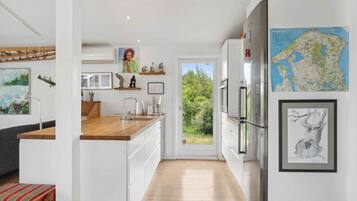 Køleskab, ovn, opvaskemaskine, brødrister