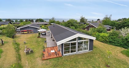 Cozy and large summer house near Roskilde Fjord