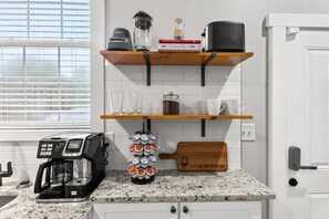 Fridge, microwave, stovetop, coffee/tea maker - Springside Bourbon Getaway (Georgetown)