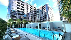 Pool - Resort-style Exec 1 Bed w study in Port Melbourne (Port Melbourne)