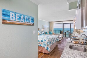 1 bedroom, blackout curtains, iron/ironing board, free WiFi - Tess-Seas-Oasis: Cozy Oceanfront Studio Retreat w/ king bed, balcony, lazy river (Myrtle Beach)