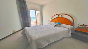 3 bedrooms, iron/ironing board, Internet