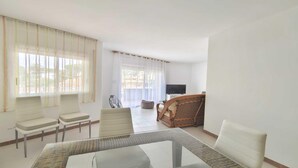 TV - VACAY Apartamento Costamar (L'ESCALA)