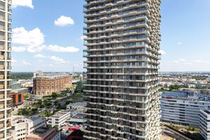 Exterior - Fresh Landstraße 1BR w/ Pool, Gym & Cellar, nr Hyblerpark, by Blueground (Vienna)