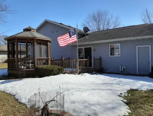 المنشأة من الخارج