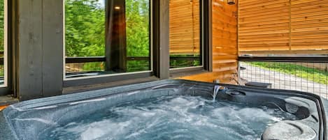 Outdoor spa tub