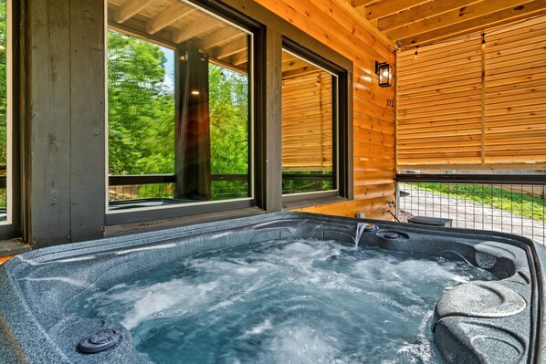 Outdoor spa tub