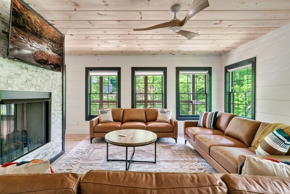 Smart TV, fireplace, ping pong