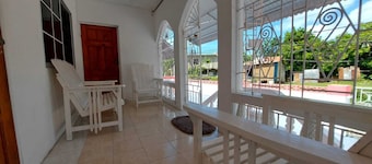 Family Reunions Holiday 4 Bedrooms, 5 Beds Rentals in St Thomas,jamaica