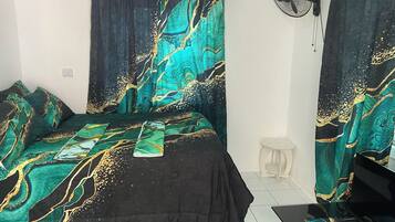 4 bedrooms, desk, iron/ironing board, WiFi