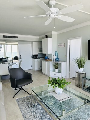 Smart TV - Wake up to the sound of waves and panoramic Gulf views at this beachfront condo  (Marco Island)