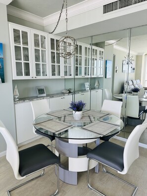 Dining - Wake up to the sound of waves and panoramic Gulf views at this beachfront condo  (Marco Island)