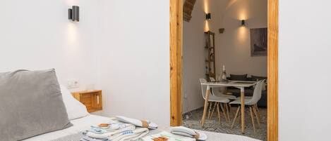 1 chambre, fer et planche à repasser, Wi-Fi gratuit, draps fournis