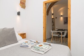 1 dormitorio, tabla de planchar con plancha, wifi gratis y ropa de cama