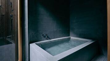 Casa geminada tradicional | Banheiro | Chuveiro/banheira combinados, secador de cabelo, toalhas de banho