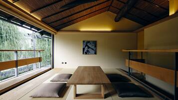 Traditional Townhome | 1 bedroom, iron/ironing board, free WiFi, bed sheets