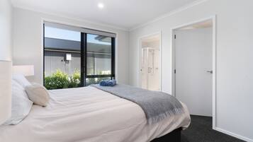 4 bedrooms, iron/ironing board, free WiFi, bed sheets